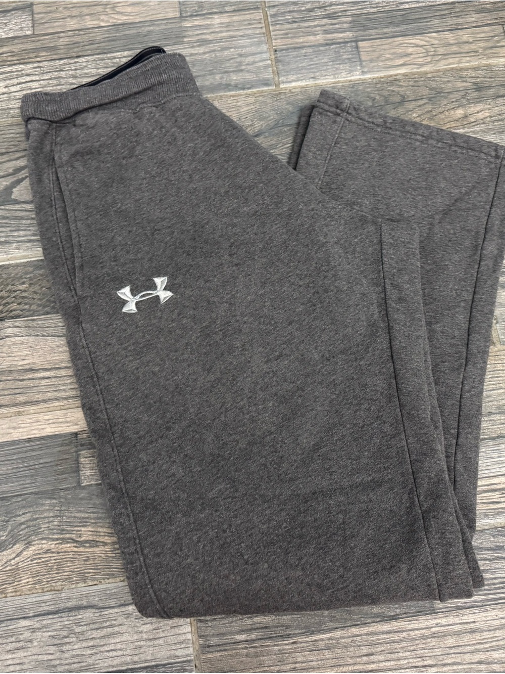 Under Armour Men’s loose Storm sweatpants - size Medium